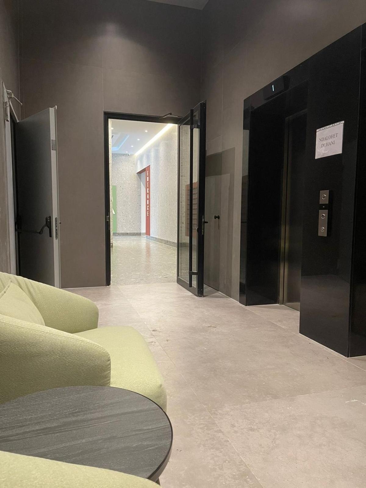 Garden Building Luxury Apartment Тирана Екстер'єр фото
