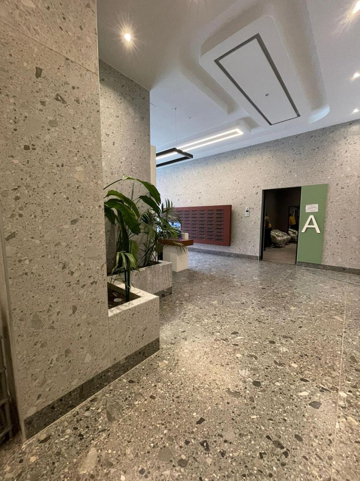 Garden Building Luxury Apartment Тирана Екстер'єр фото